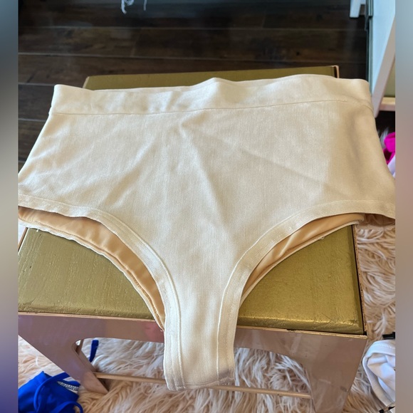 Two piece Bikini - Picture 6 of 7